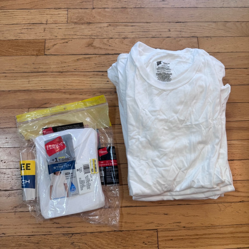 Hanes Mens White Crew Neck Undershirts Tagless Cotton Stretch Size Small 14 Pack